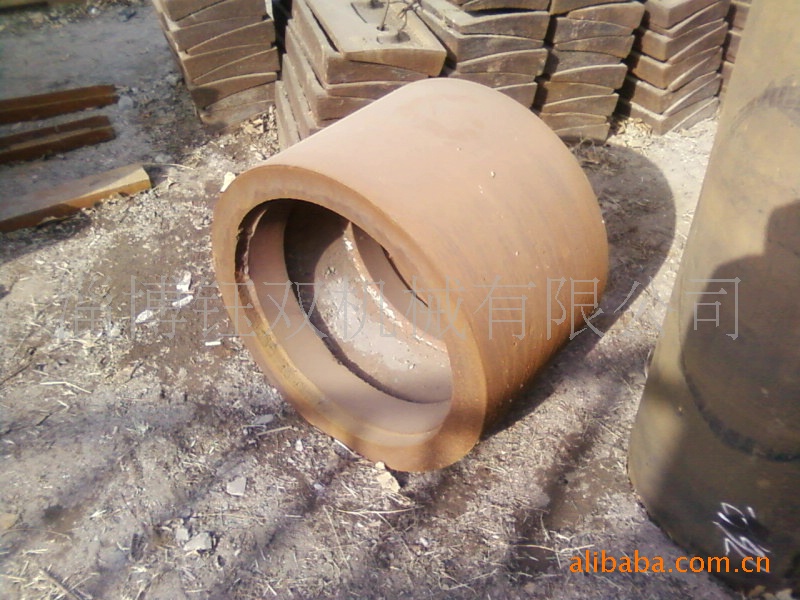 供应淄博双辊破碎机各种配件，对辊机配件，高锰钢辊皮