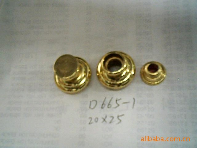 厂家批发优质锌合金瓶盖批发塑料瓶盖新老客户来样品定做新款瓶盖