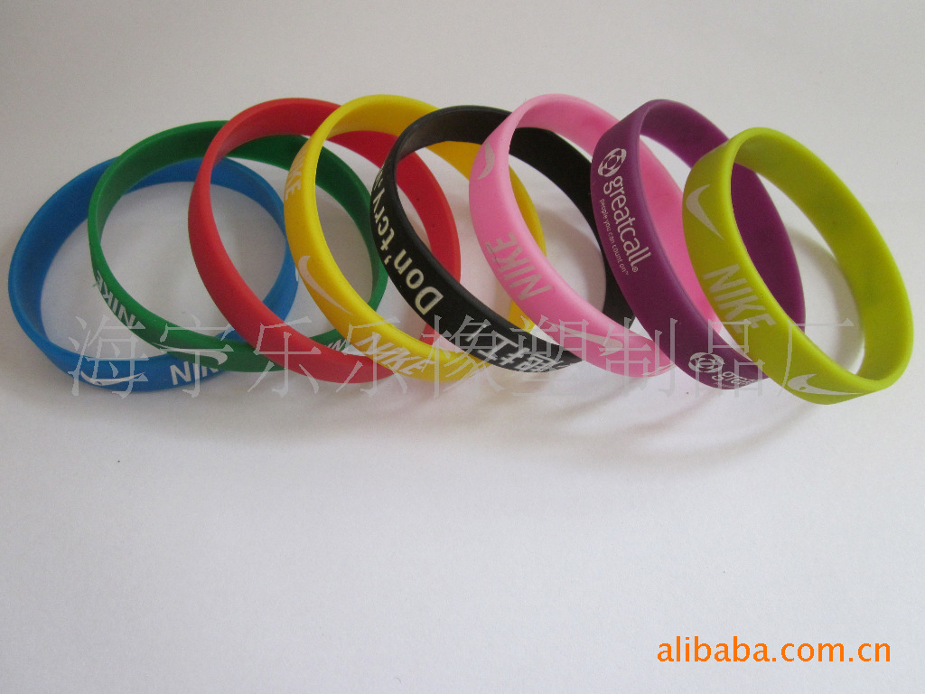供应硅胶手环 手腕带 戒指 金属手环