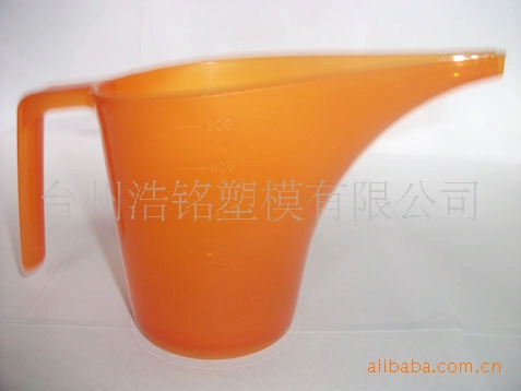 厂家专业生产供应塑料嘴两边刻字带手柄量杯标准计量杯烘