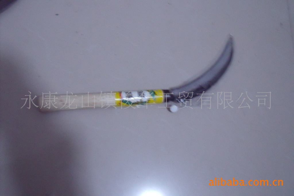 厂家直销供应SI206木柄锯齿镰刀
