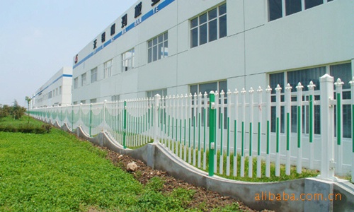 铁艺护栏、公路隔离、小区装饰围栏|ms