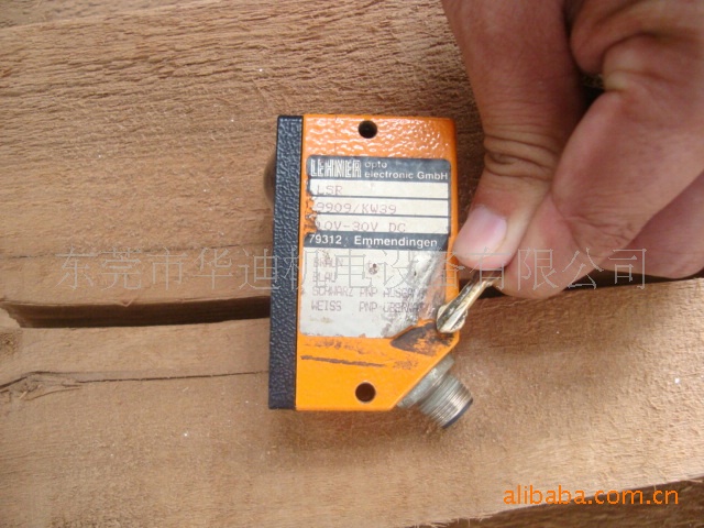 实木家具机械优选横截锯CNC横截锯荧光笔感应器