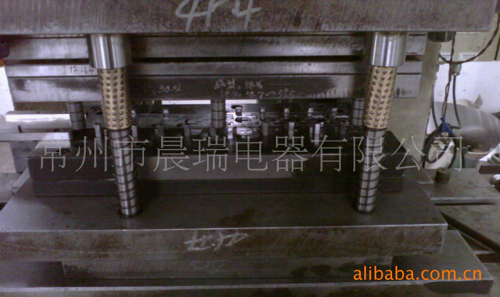 连续级进模具制作