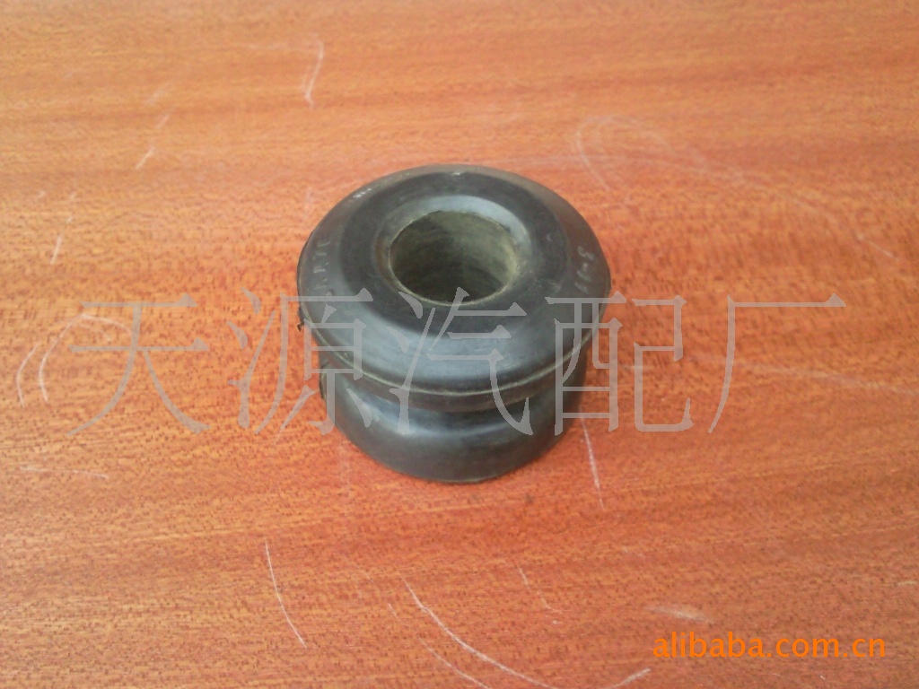 供郑州日产D21 D22 帕拉丁栏杆胶套推力杆胶套