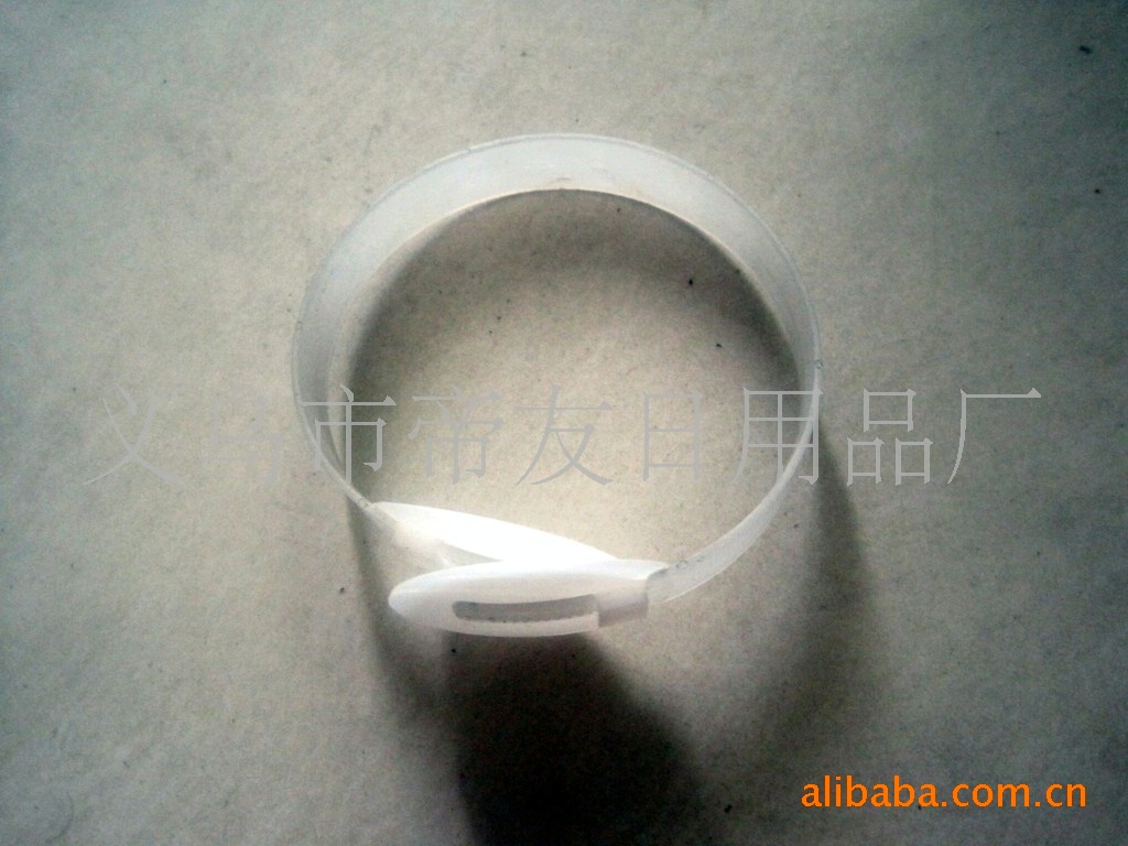 厂家供应各种保暖耳套塑料架子、耳罩塑胶骨架以及各种塑料配件