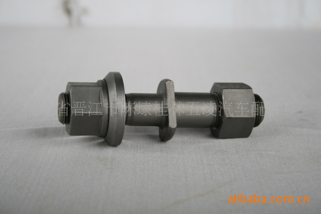 供应欧曼轮胎螺丝等各种底盘件