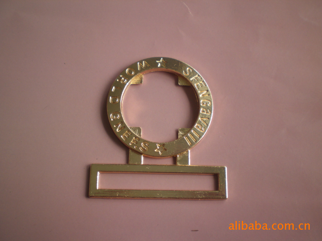 服装装饰扣色样全齐、款式新颖