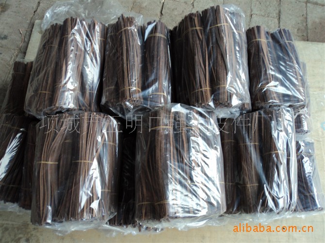 【批发供应】宽4MM*厚2MM变色油皮、疯马皮牛皮条、皮绳