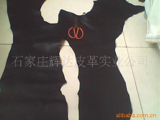 全粒面纳帕牛皮、牛皮纳帕鞋面革、磨砂鞋面革。