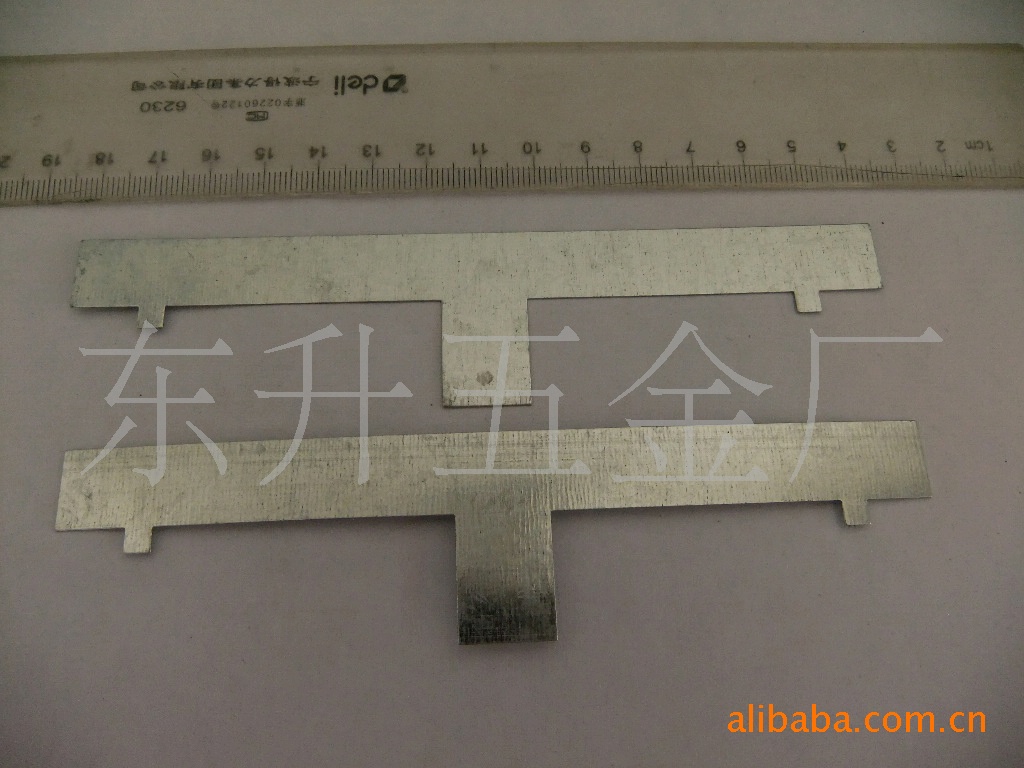 供应手表盒上的男C山字铁片/小C圈手表铁片弹簧铰链首饰盒铰