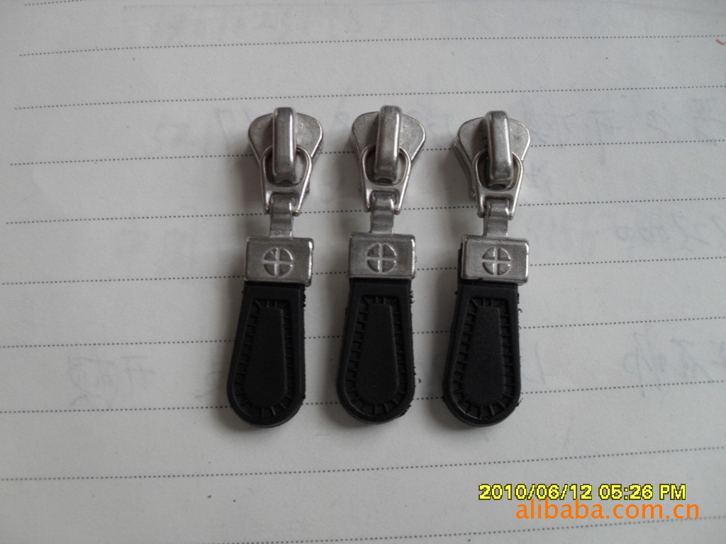 5#树脂夹扣注塑箱包拉牌