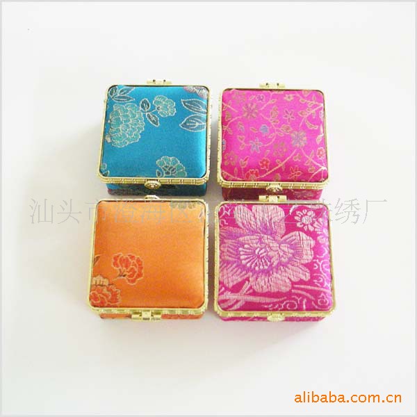 批发供应 织锦中式口夹盒首饰盒化妆盒可混装