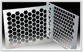 供应打孔板冲孔板车间隔离网镀锌板蜂窝网密度板厂家直供