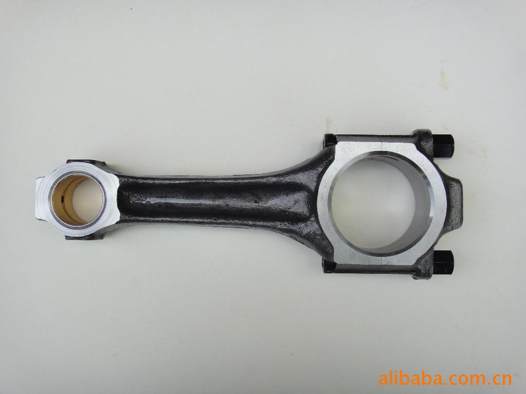 俄罗斯 MT3 80 82 240-1004100 发动机连杆