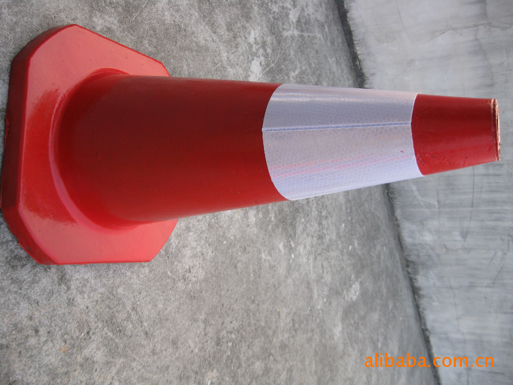 供应50cm，70cm白胶喷漆路锥 加重路障