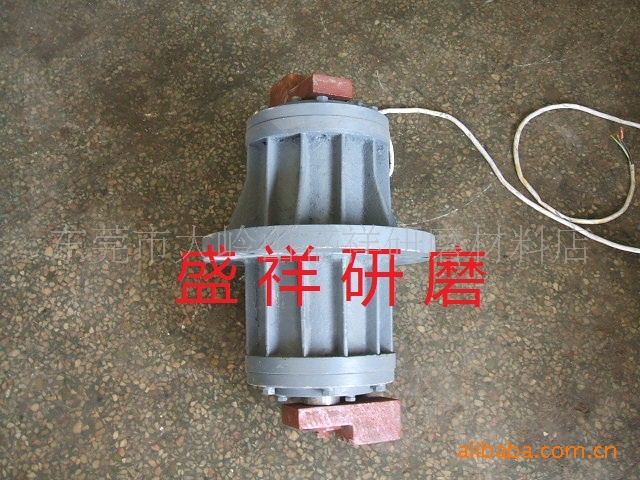 供应振动电机0.55，0.75，1.1，3.0kw震动电机，振动研磨机电机