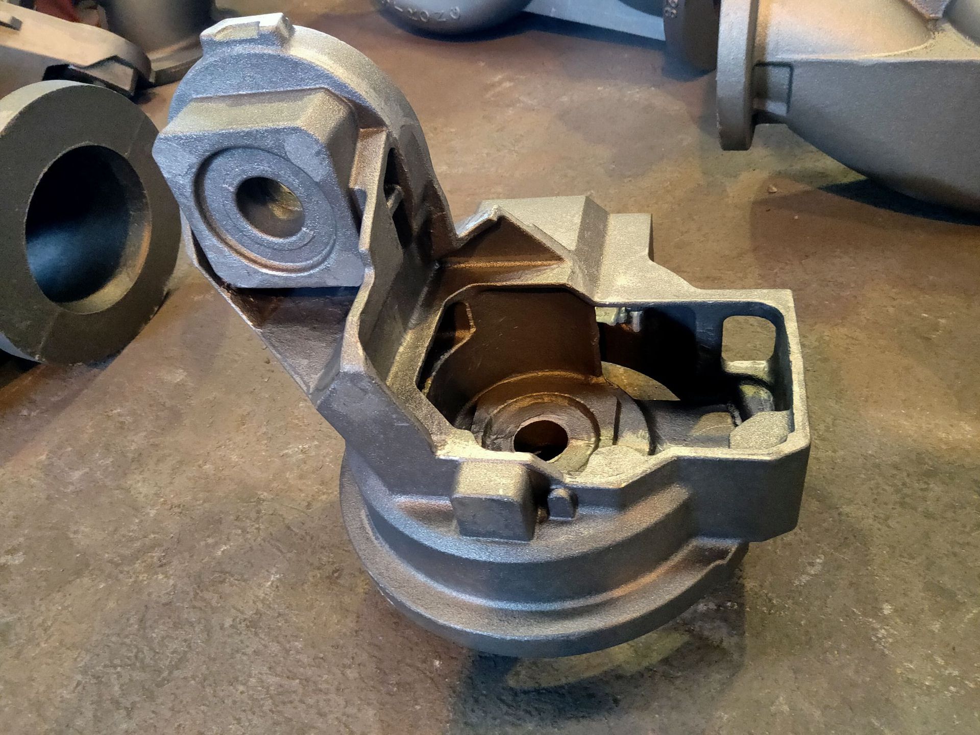 实体生产工厂供应 承接制造工业机器人本体铸件 铸造翻砂浇铸加工