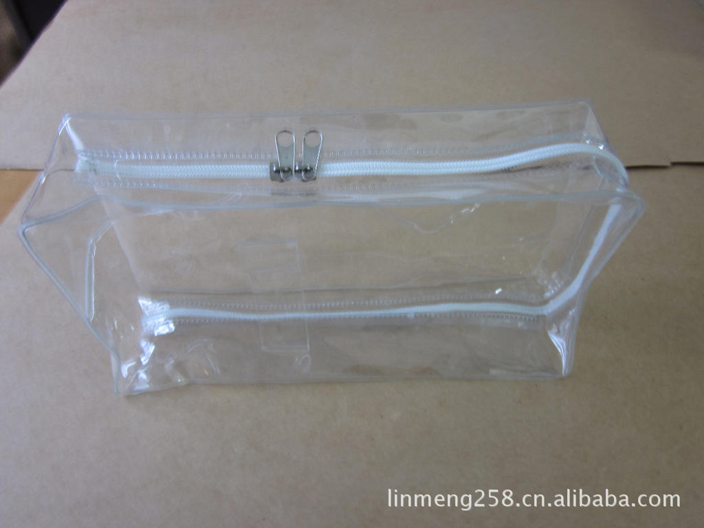 厂家批发PVC化妆袋旅行洗漱大容量透明化妆袋便携式女收纳袋