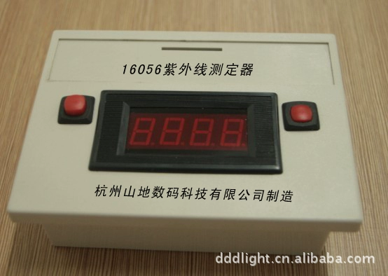 Производитель поставляет цифровой прибор для измерения ультрафиолетового излучения, портативное устройство для обучения экспериментам с УФ-флуоресценцией, обладающее компактным дизайном.