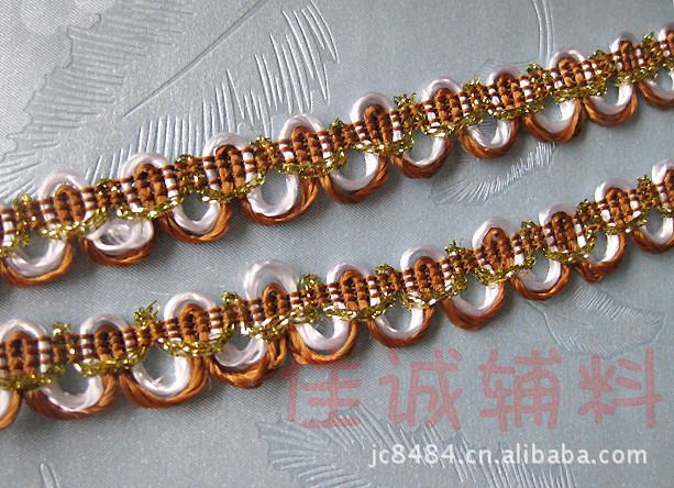 服装辅料 咖啡间白色金线波浪形花边 1CM