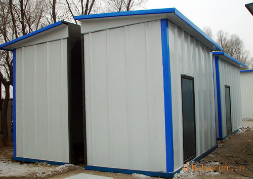 济南金城门业有限公司，金城铁艺大门。铁艺护栏。电动门。卷帘门