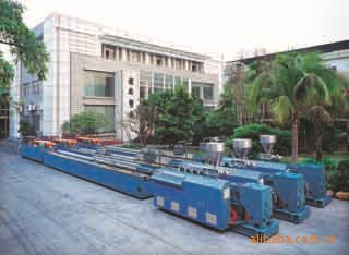 厂家直销PVC塑钢门窗异型材机器装饰异型材挤出机