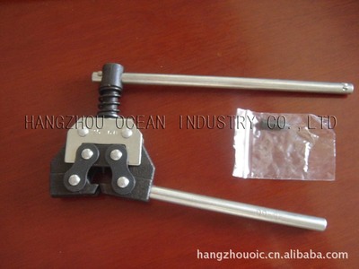 Bicycle chain Cut chain device Chain rivet