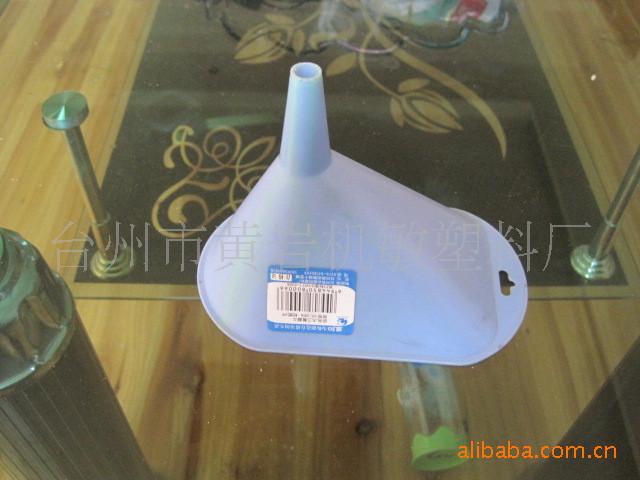 大量批发特殊异形塑料漏斗