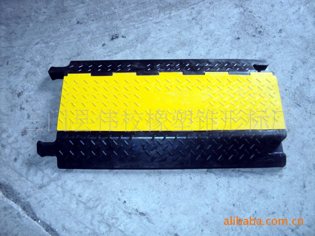 供应橡胶线槽 线槽减速带 舞台铺线板