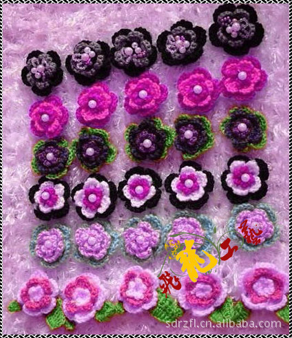 供应手钩花，胸花，服装辅料钩花。手工钩编花款式新。