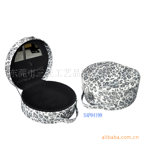 2025年厂家专业 新款豹纹PU皮革手提式拉链化妆包化妆品收纳盒