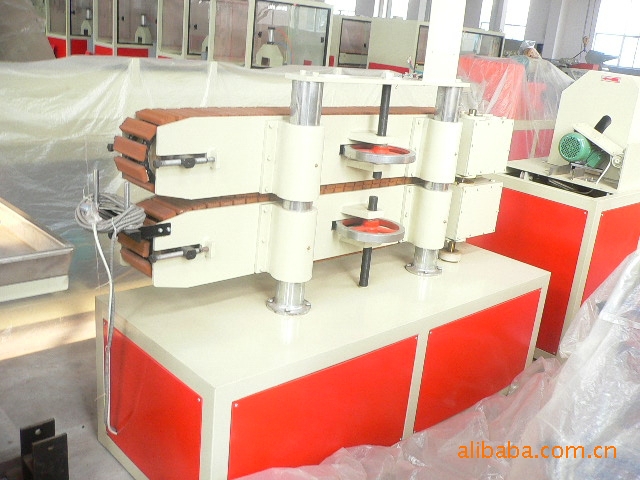 （华顺机械）橡胶块牵引机