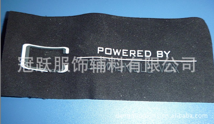 供应服装服饰上的硅胶压印、PVC商标，美观大方