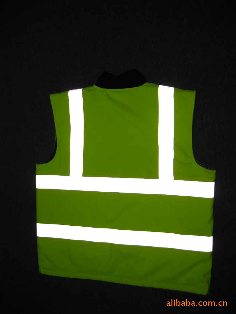 供应反光背心、反光衣、反光三脚警示架等各类反光材料