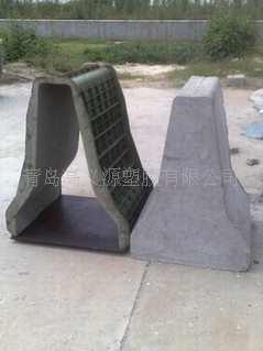 供应加工各种类型的隔离墩塑料模具和水泥制品