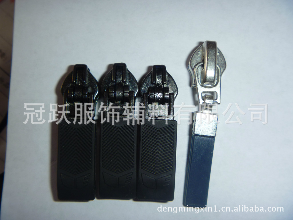 供应：5#尼龙夹扣注塑拉头过检拉头