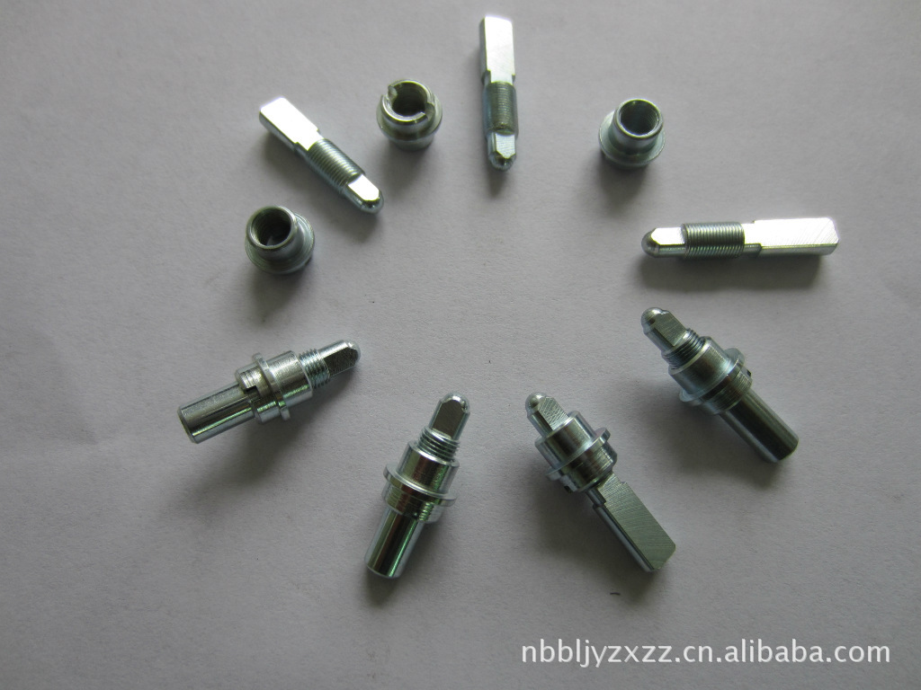 自动车五金车屑加工各种规格螺丝、螺母。