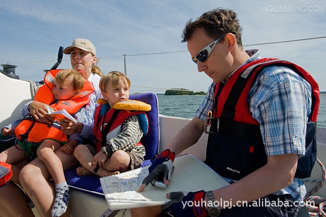 救生衣一家四口