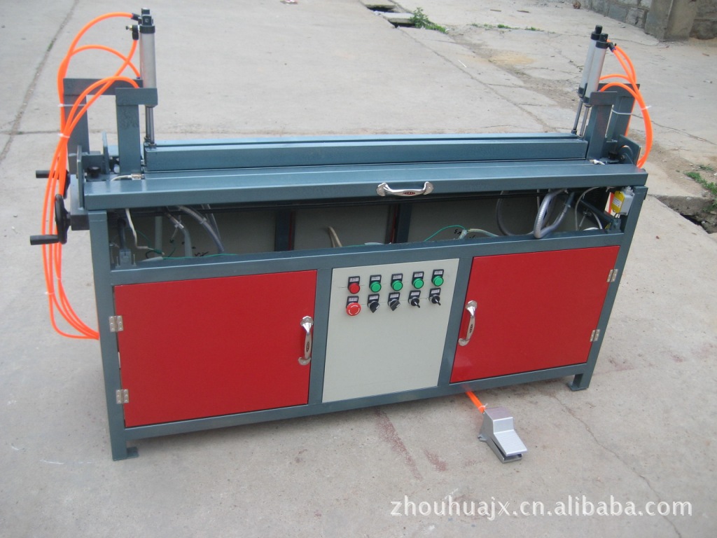 供应连云港州华机械设备厂一次同时完成两道弯热弯机