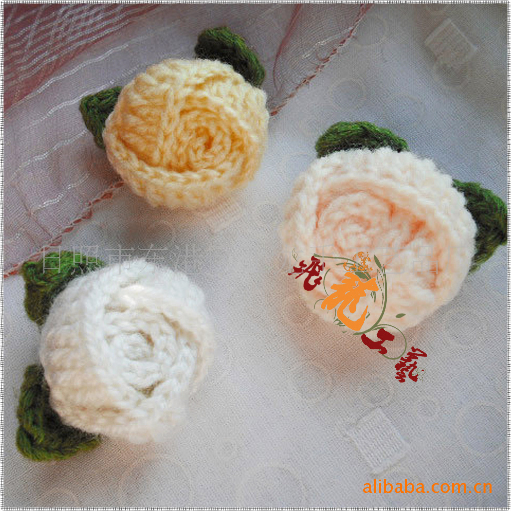 供应手钩花，钩针胸花，棉线钩花。钩编花款式新。