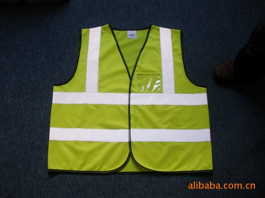 供应反光背心、反光衣、反光三脚警示架等各类反光材料