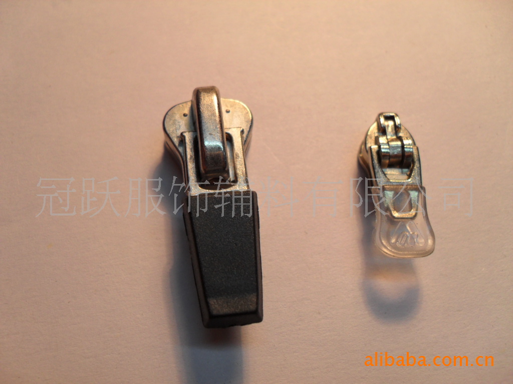 供应pvc拉牌,拉片,拉尾,手袋拉头,箱包拉牌,拉链拉头