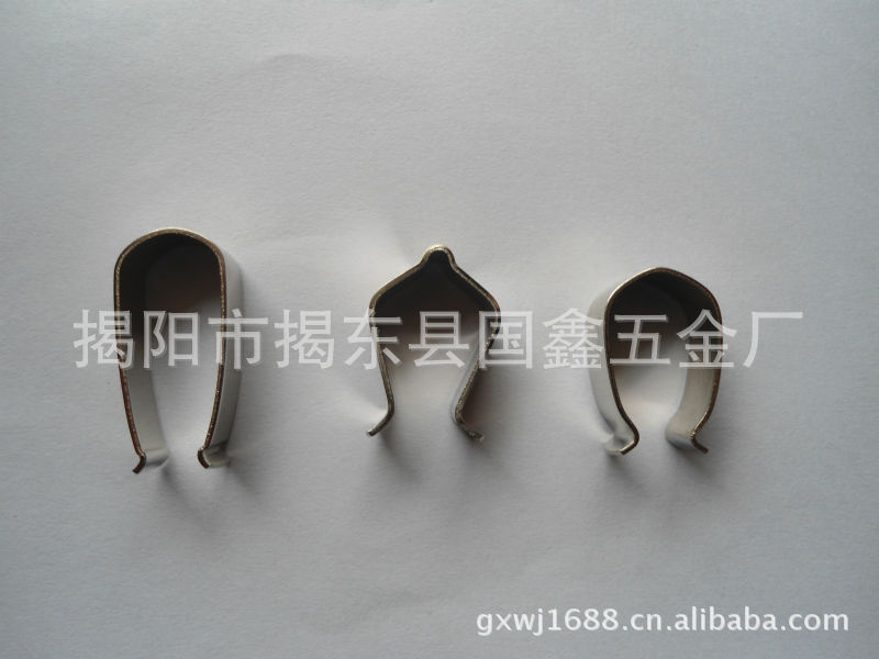 大量供应衣架配件铁夹片，弹片夹，衣裤架配件夹片