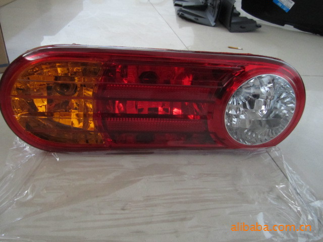 100‘PORTER II '04 TAIL LAMP