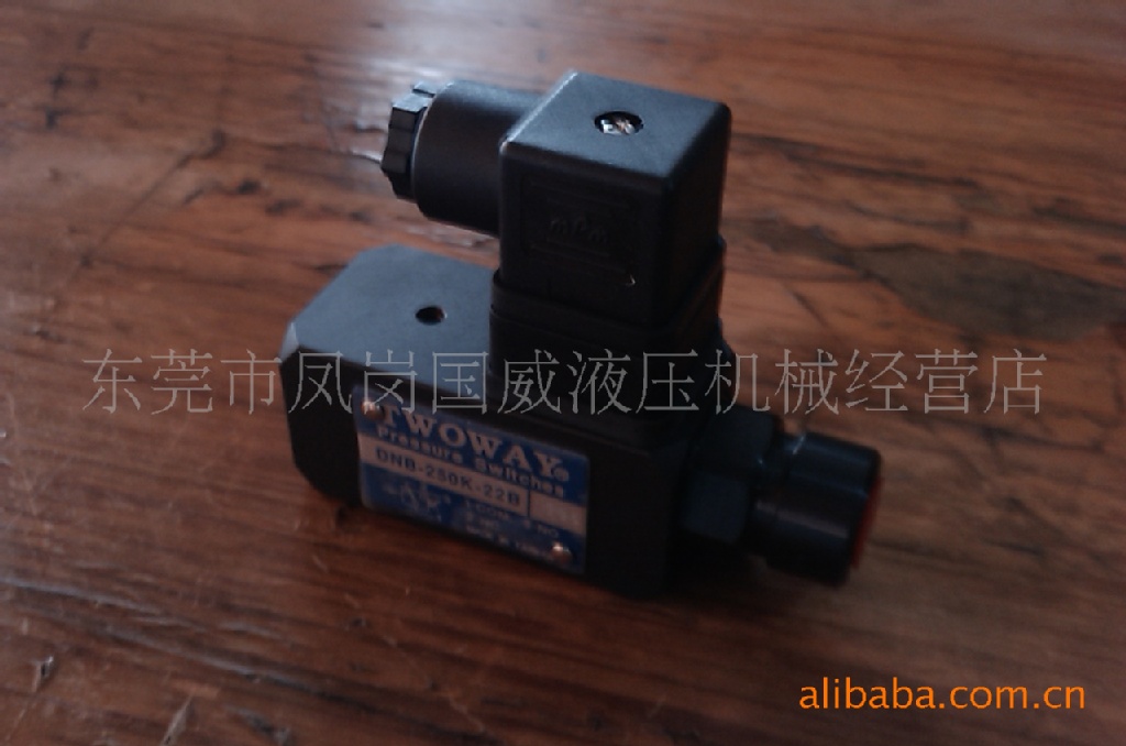 ���Ҵ���ѹ������̨��ѹ���̵���DNB-250K