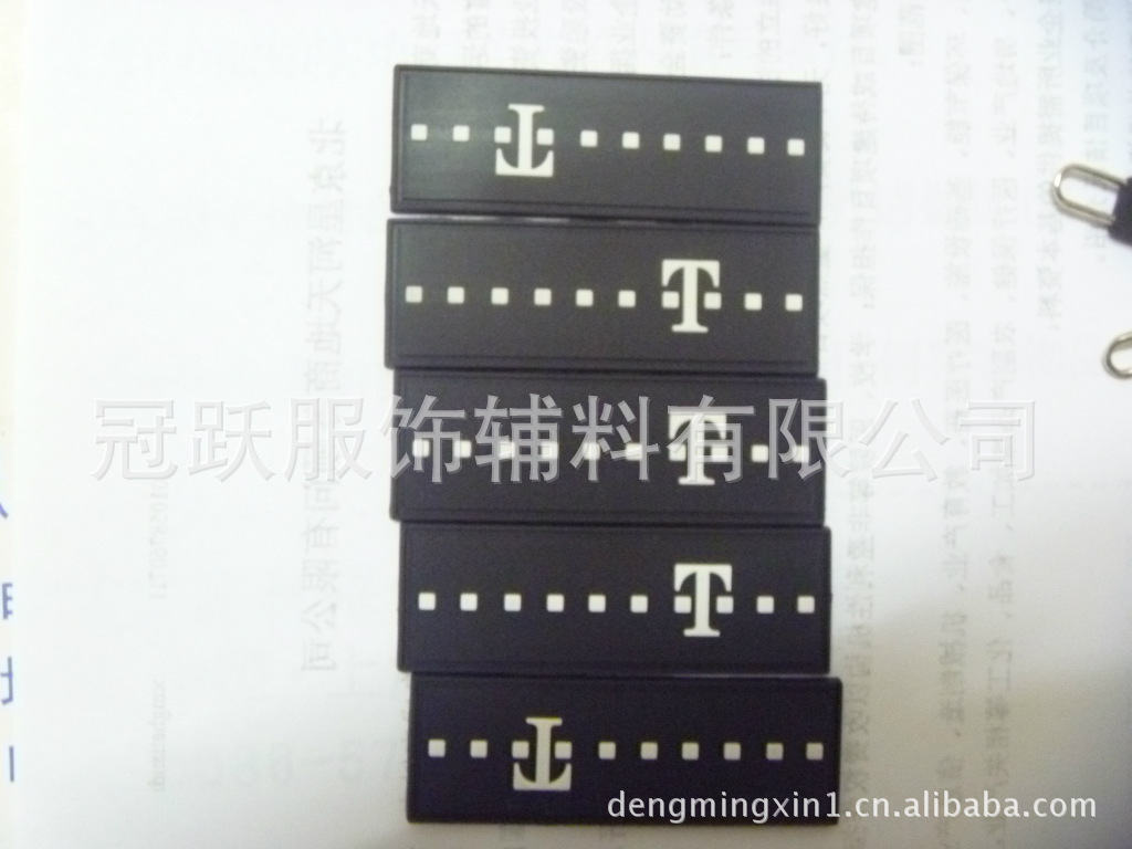 厂家生产【服饰PVC滴塑标】滴塑皮牌，免费打样