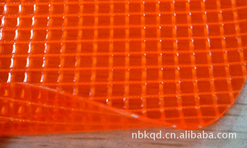 供应0.9mm橘红色透明格子PVC夹网布