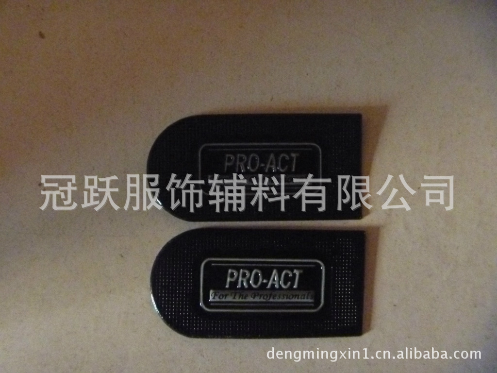 供应服装辅料丝网印皮标、PVC商标