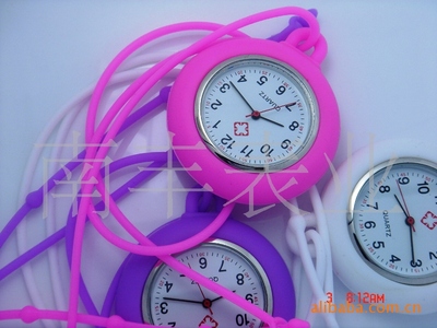 护士表硅胶护士表小巧可爱心型圆形手医护人士挂表厂家直销可定制